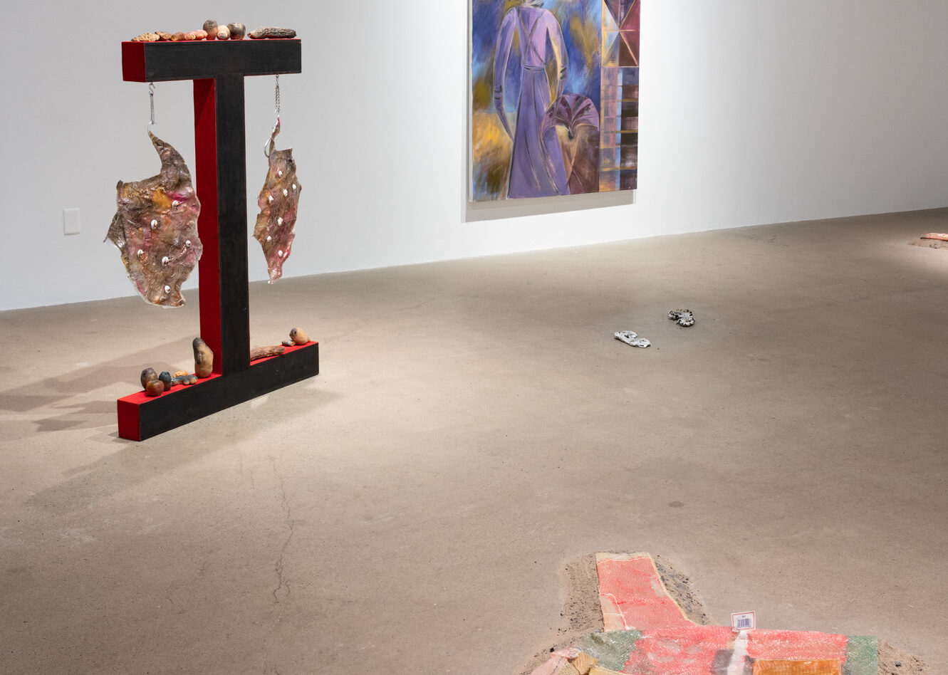 PEINTURE: GEETHA THURAIRAJAH. SCULPTURES: GABI DAO. CRÉDIT IMAGE: PAUL LITHERLAND.