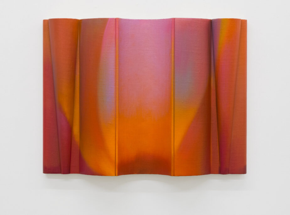Her name was i love you II, 2025, Oil on linen on volumetric wood
16 × 24 × 3 in | 40.6 × 61 × 7.6 cm
Exposition solo Mirror Hours, The Armory show,NY, 2025, avec Pangée
Crédits photo : Atlas Documentation 
